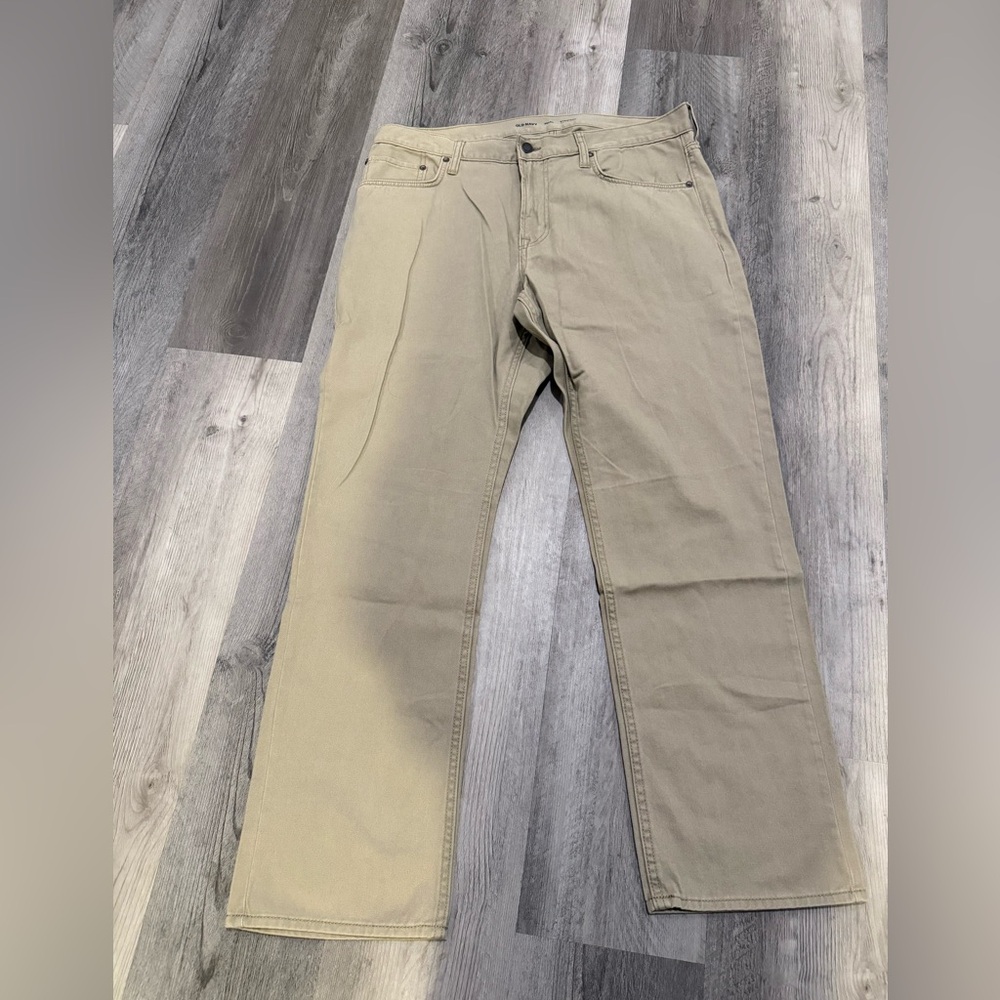 Old Navy Men's Straight Jeans in Khaki